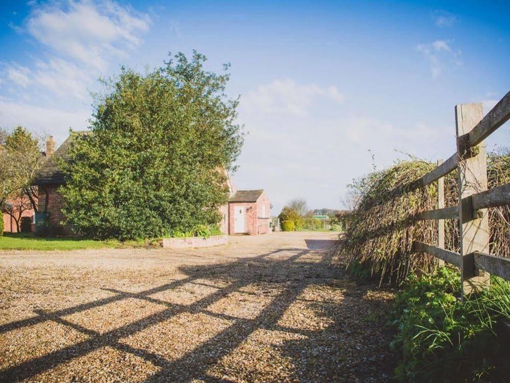 Owl Barn At The Gardens Villa Lissington Екстериор снимка