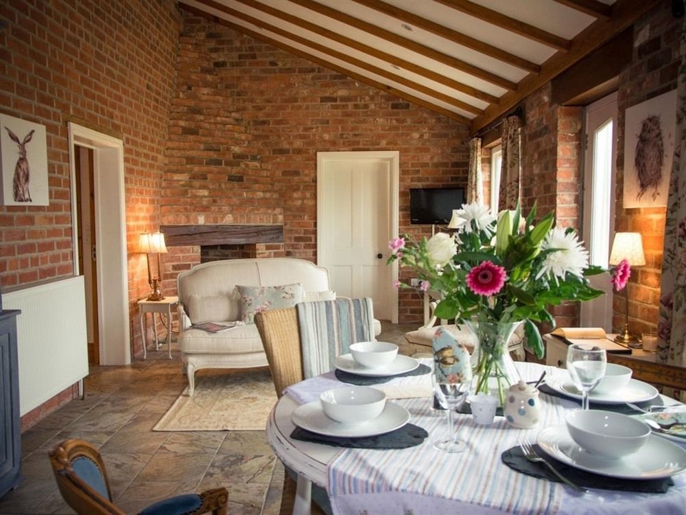 Owl Barn At The Gardens Villa Lissington Екстериор снимка